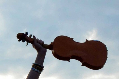 Hand holding fiddle in air