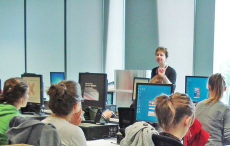 Image of Information Consultant teaching in PC classroom in the SDRL