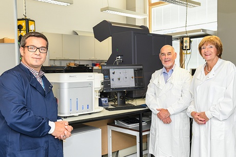 Dr Raif Yuecel (left), head of the Iain Fraser Cytometry Centre, with George McIntyre and Margaret Stenton, Trustees of the Gordon and Ena Baxter Foundation
