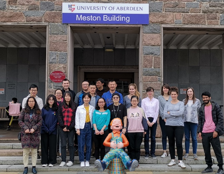 Picture of the group in front of Meston Building / Group meeting with academic visitors from China in the summer 2019.
