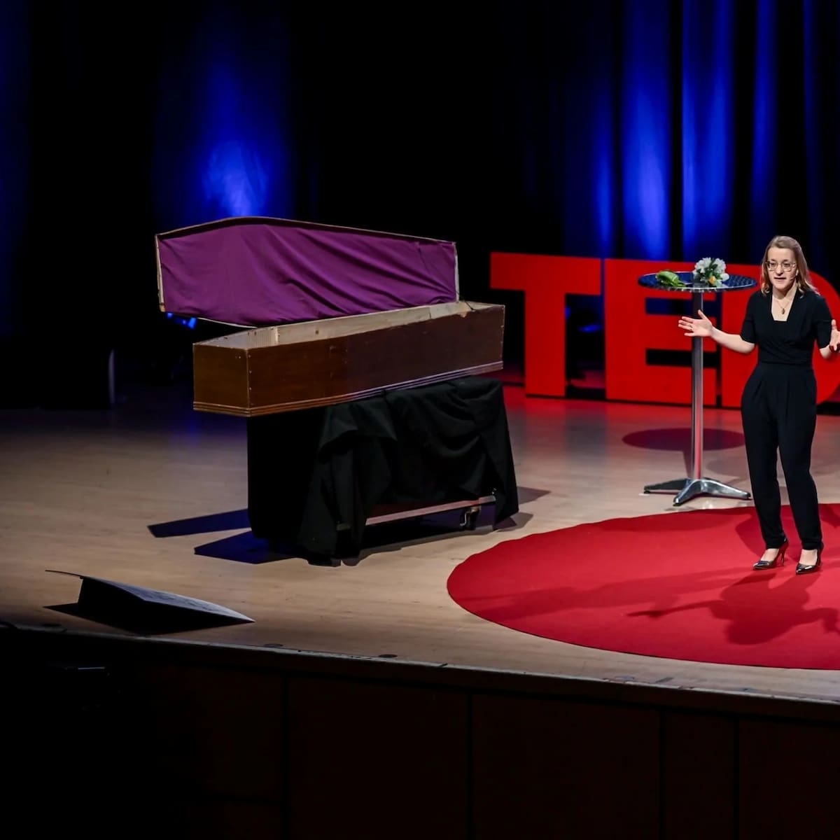 TedTalk for Baggage for the Beyond: Contemporary UK Grave Goods Practices and their Meanings