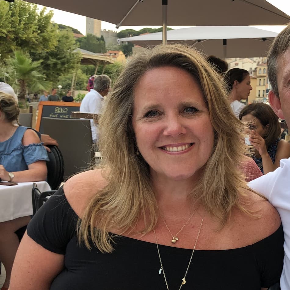 picture of a lady in a restaurant