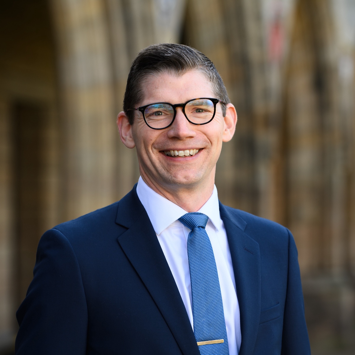 Headshot of Fraser Bell