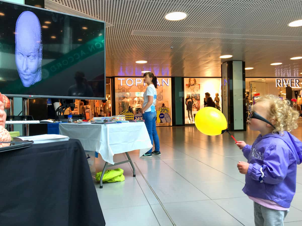 anatomy stand in shopping centre