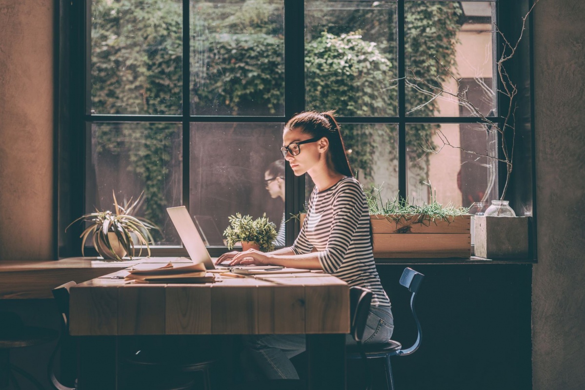 Woman working in a cafe