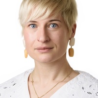Dr Neza Javornik