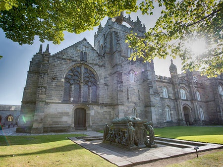 Exterior of Kings College Chapel on a sunny day