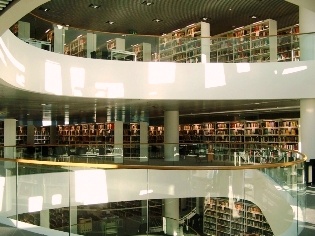 sir duncan rice library interior showing books, shelves and the atrium