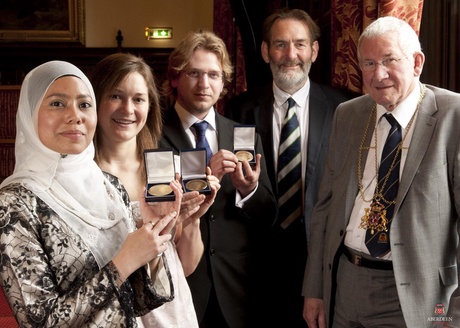 Nur Aizaan Anwar , Natasha Moir and Edward Jones with Professor Ian Diamond and the Lord Provost of Aberdeen, Peter Stephen