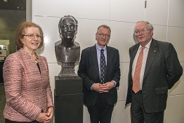Sir Duncan Rice with sculptor and Lady Rice and bust