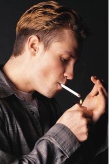 Young adults who smoke, drink and eat low levels of fruit and vegetables are at higher risk of contracting cancers of the mouth, oesophagus and larynx