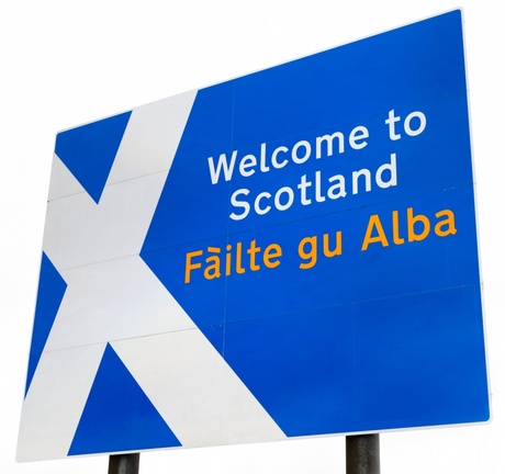 Scottish Saltire with welcome in English and Gaelic