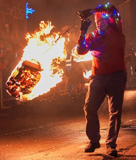 Man swinging ball of fire round his head on Stonehaven high street
