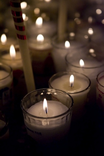 Candlelit vigil for bereaved families