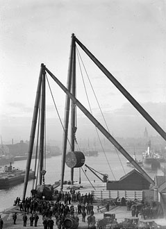 AHB2098 Harbour crane