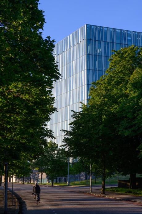 The Sir Duncan Rice Library with a cyclist going past