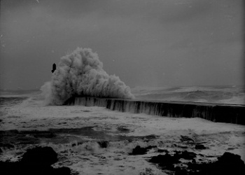 Set in silver wave image