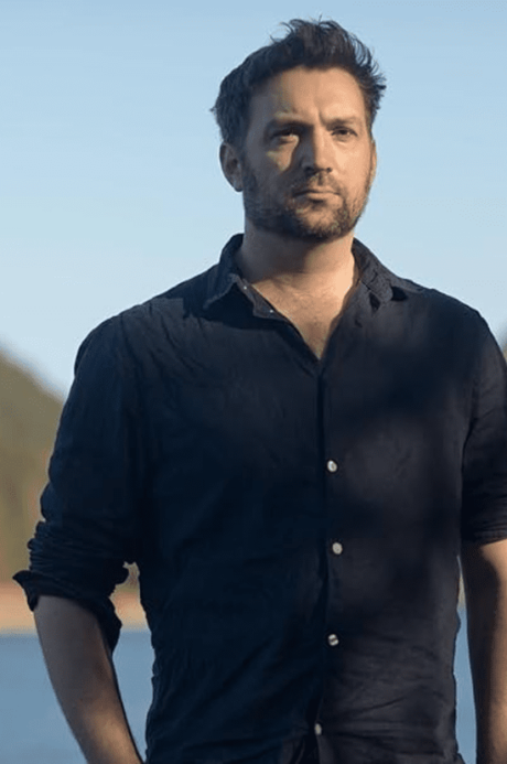 Author photograph of Dominic Hinde