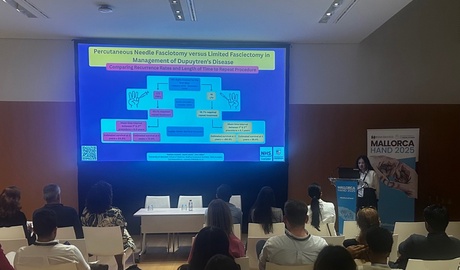 Student Raeleen presenting her poster