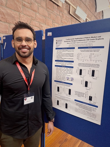 Rheure presenting his project poster