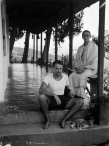 Dillon (left) and Sangharakshita (right) in 1958 at a Buddhist monastery in Kalimpong, India