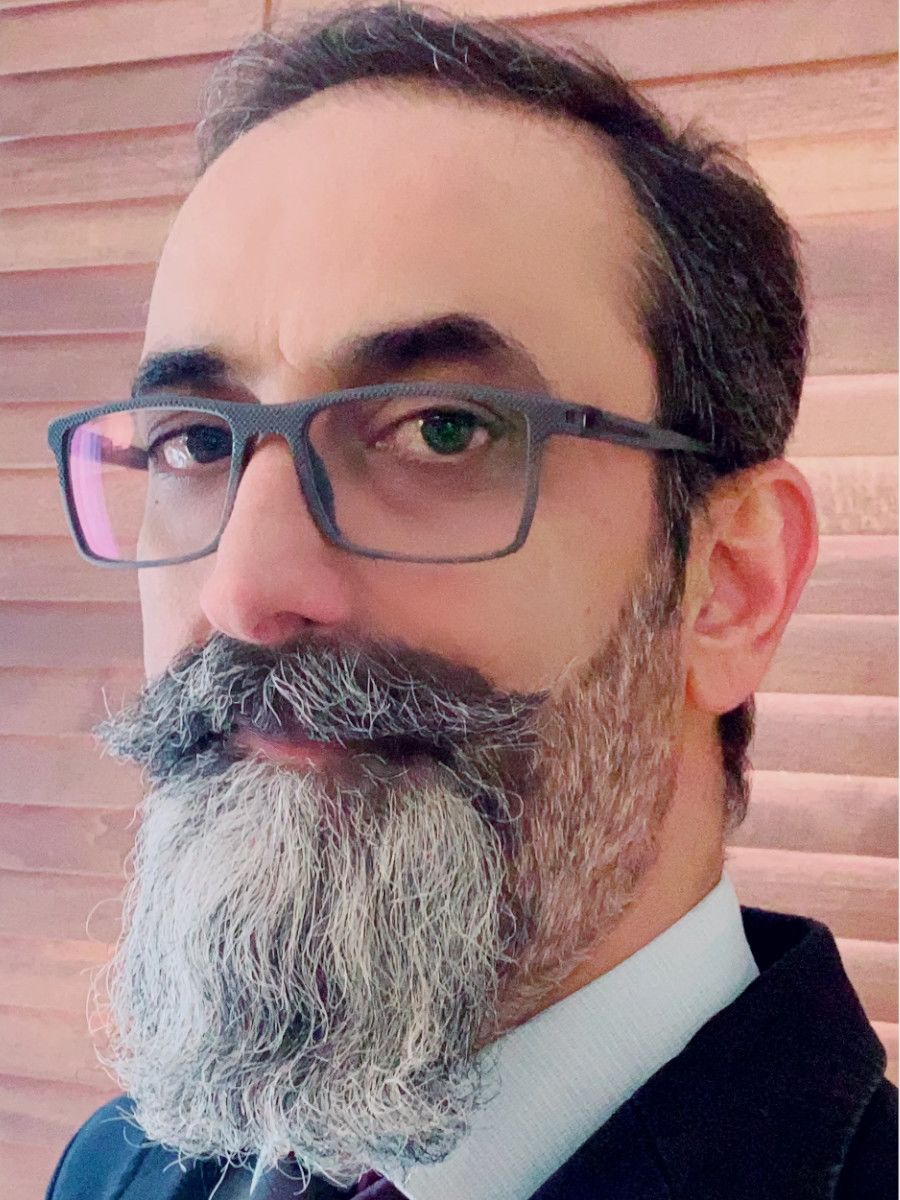 portrait photo of Doctor Alireza Maheri.