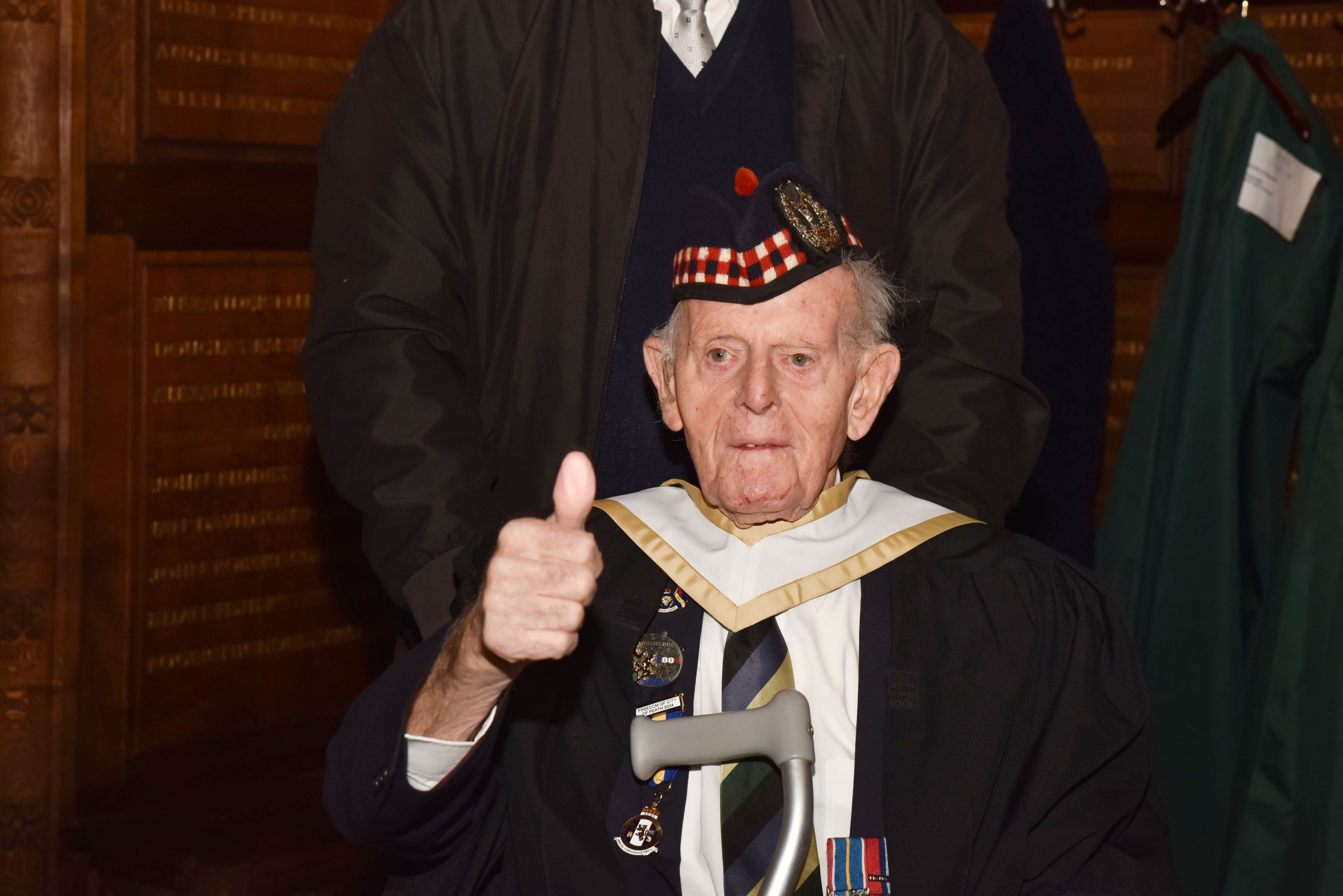 Jim Glennie giving a thumbs up