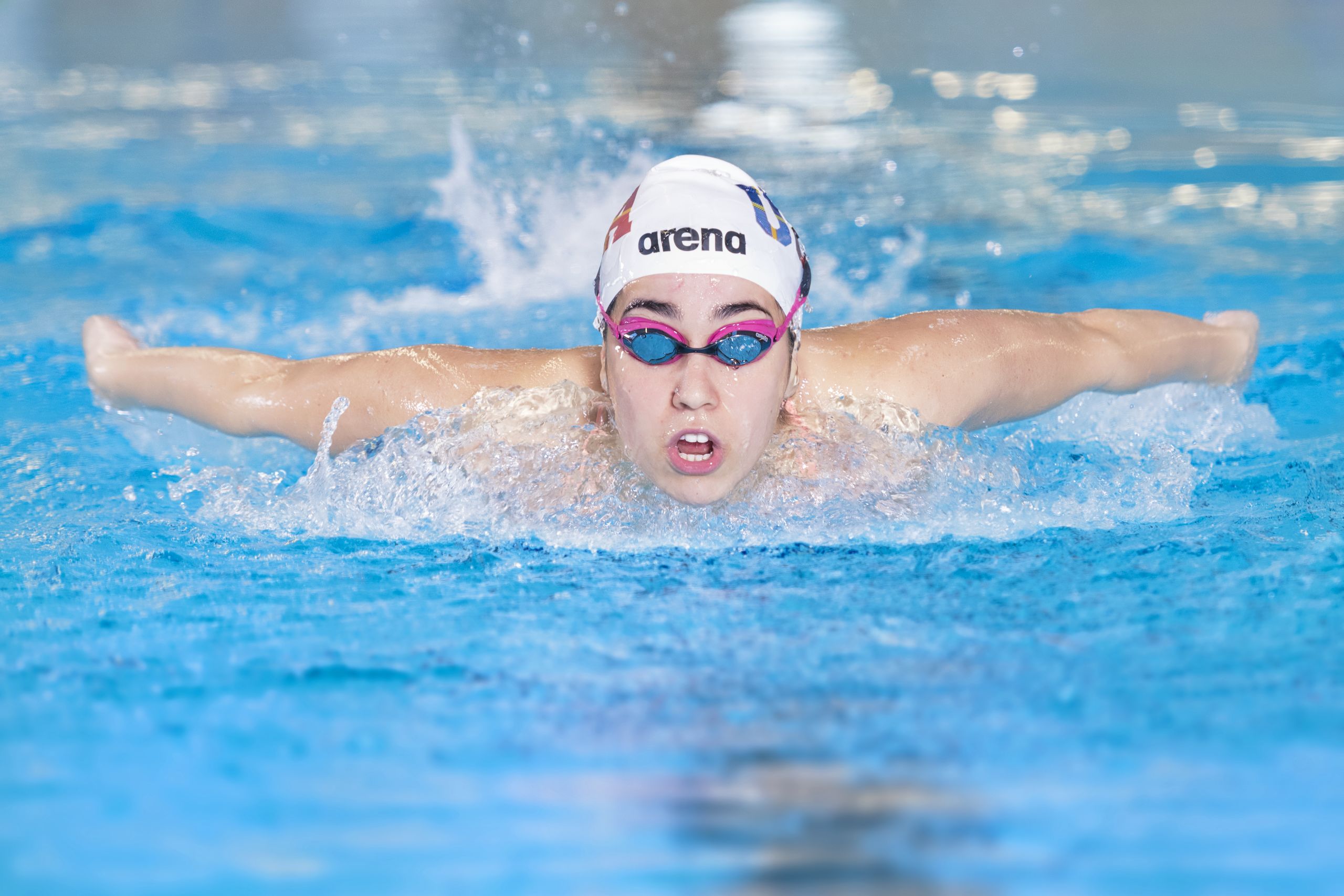 Alice Alcaras swimming